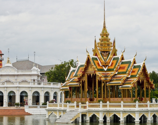 世界遺産アユタヤ 5つの主要遺跡＆バンパイン宮殿＜日本語ガイド/1日/タイ料理の昼食付き/象乗り体験込み＞